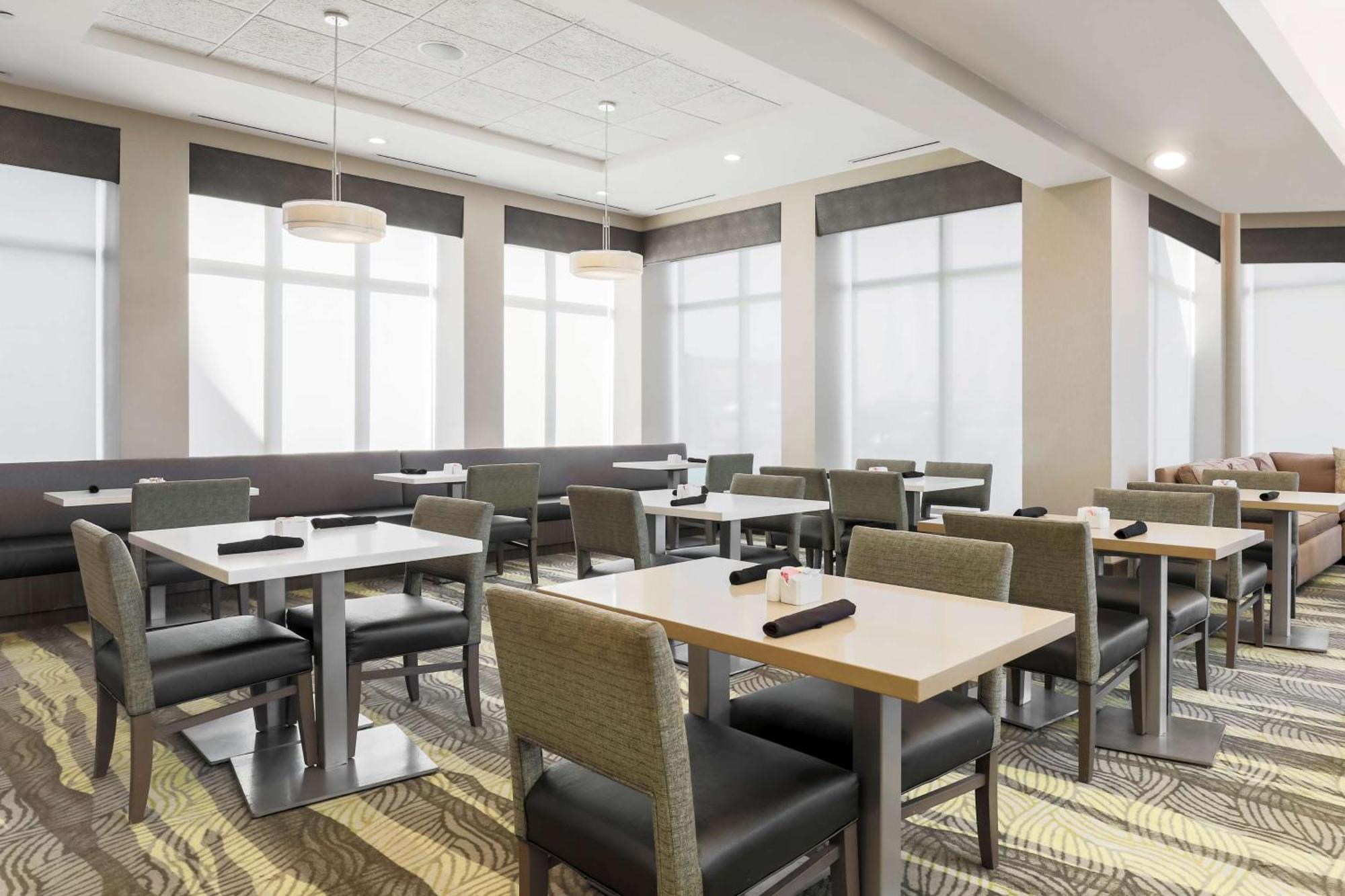 Hilton Garden Inn Ardmore Exterior photo